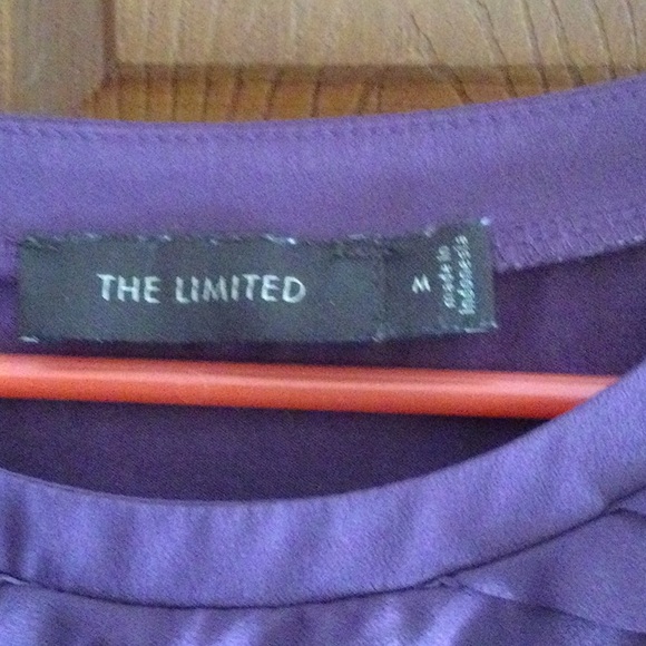 4/$15 Limited top - Picture 2 of 2